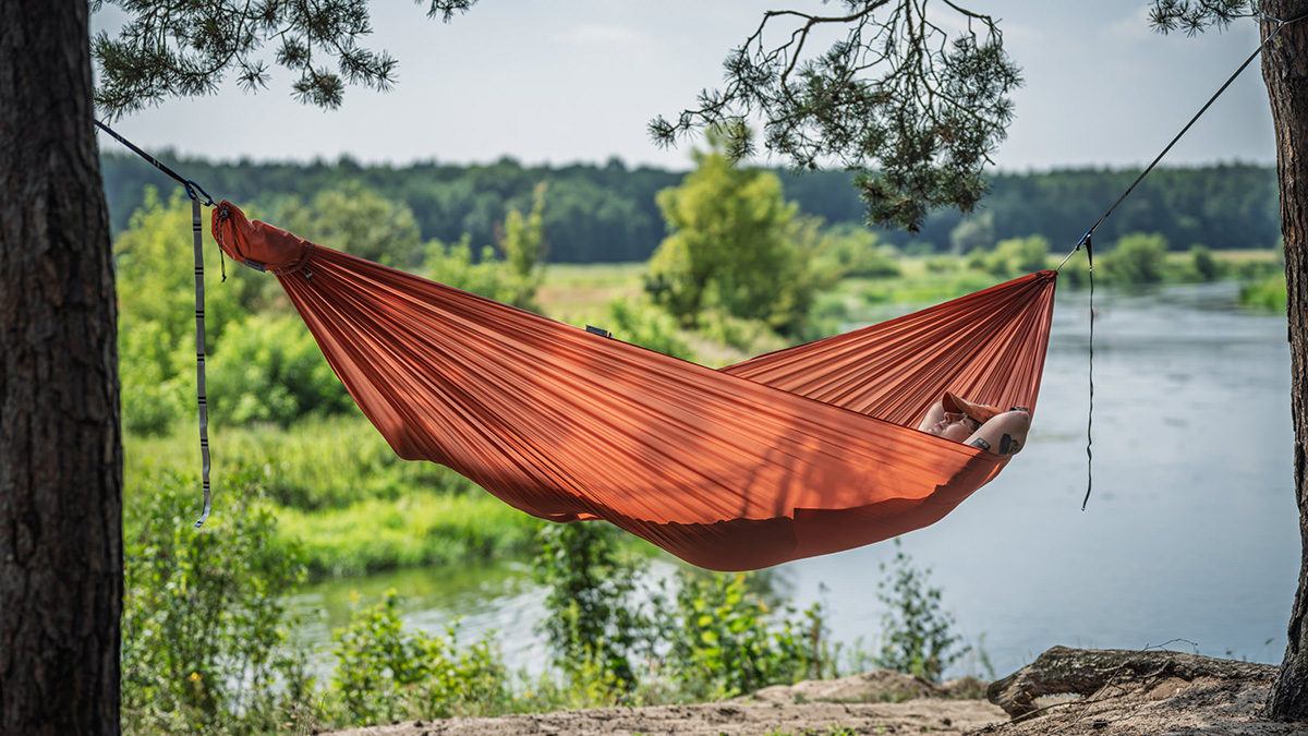 Hamak turystyczny Lesovik BYSTRY - lekki i uniwersalny - kolor: Terra Rosa